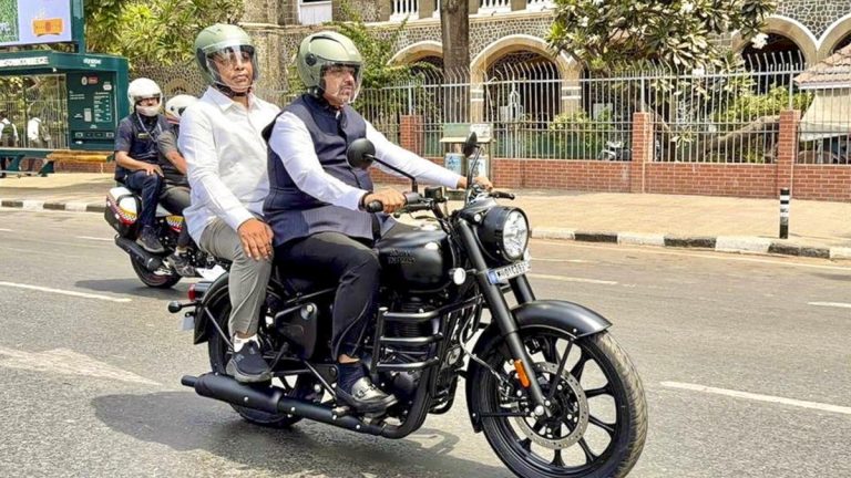 CM Fadnavis’ bike ride draws Opposition ire- NSP NEWS